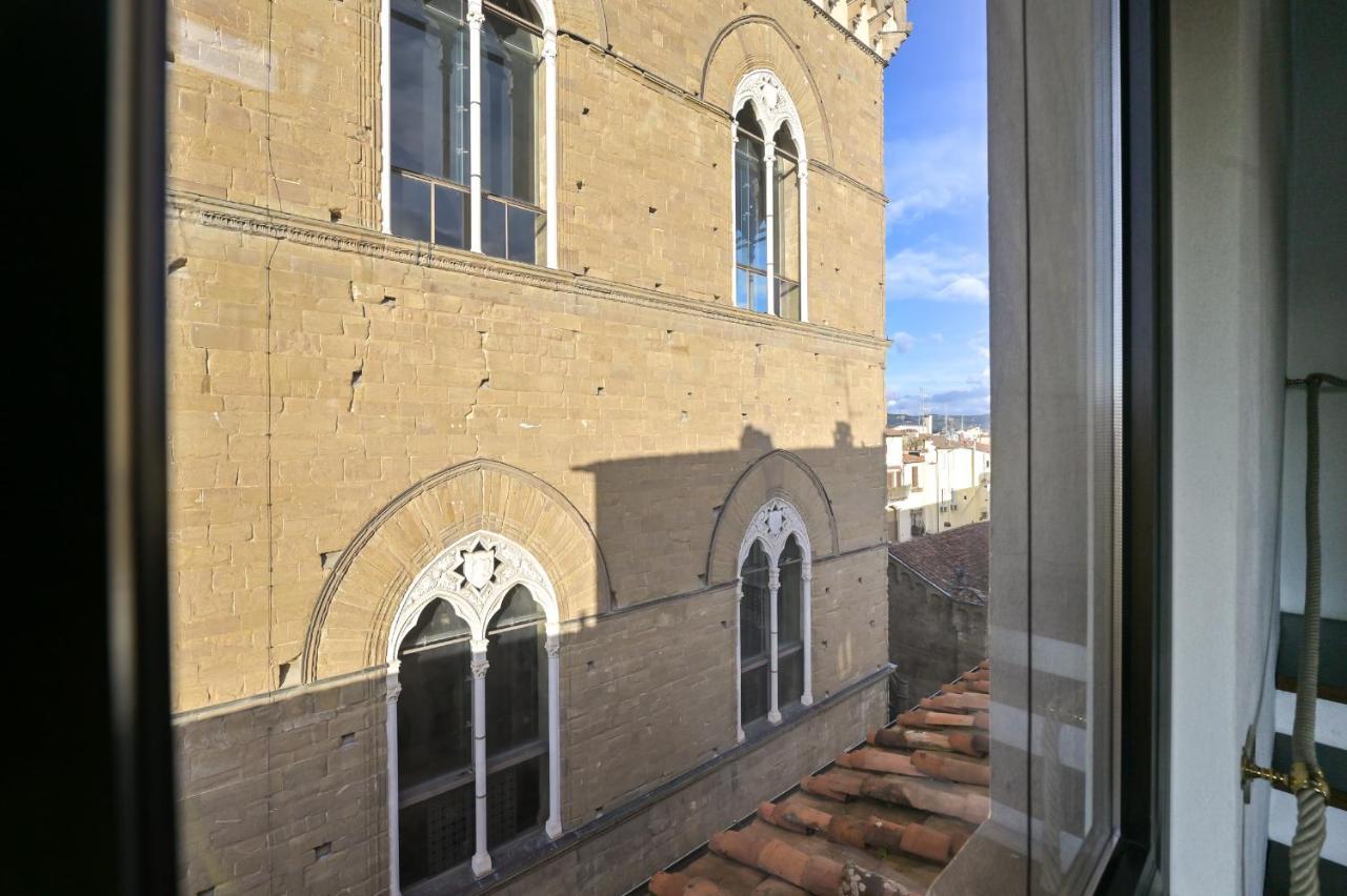 Via Lamberti, 3 - Florence Charming Apartments - Charming And Historic 5Th-Floor Attic Apartment With Elevator In A Building At The Heart Of Vibrant Florence, Just A 2-Minute Walk From All Attractions Zewnętrze zdjęcie