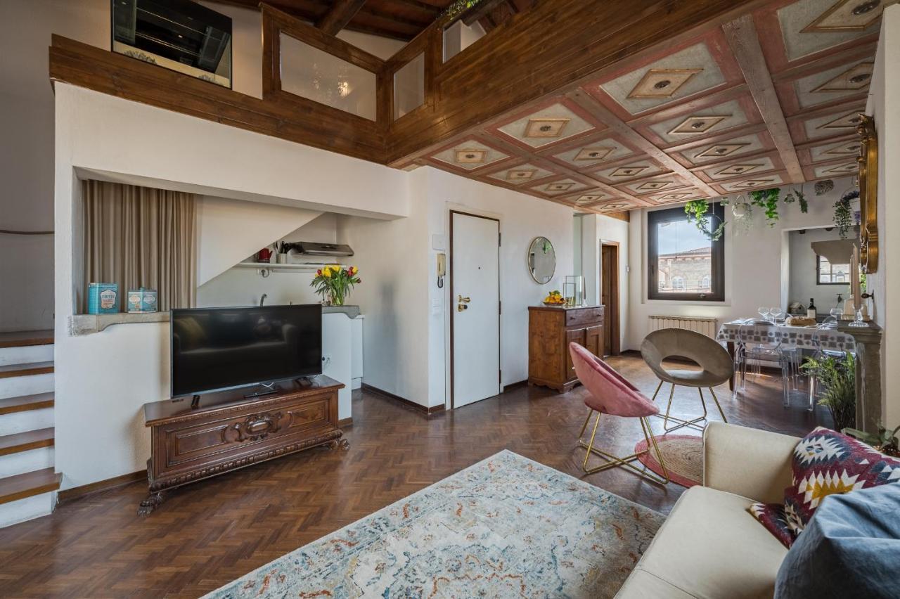 Via Lamberti, 3 - Florence Charming Apartments - Charming And Historic 5Th-Floor Attic Apartment With Elevator In A Building At The Heart Of Vibrant Florence, Just A 2-Minute Walk From All Attractions Zewnętrze zdjęcie
