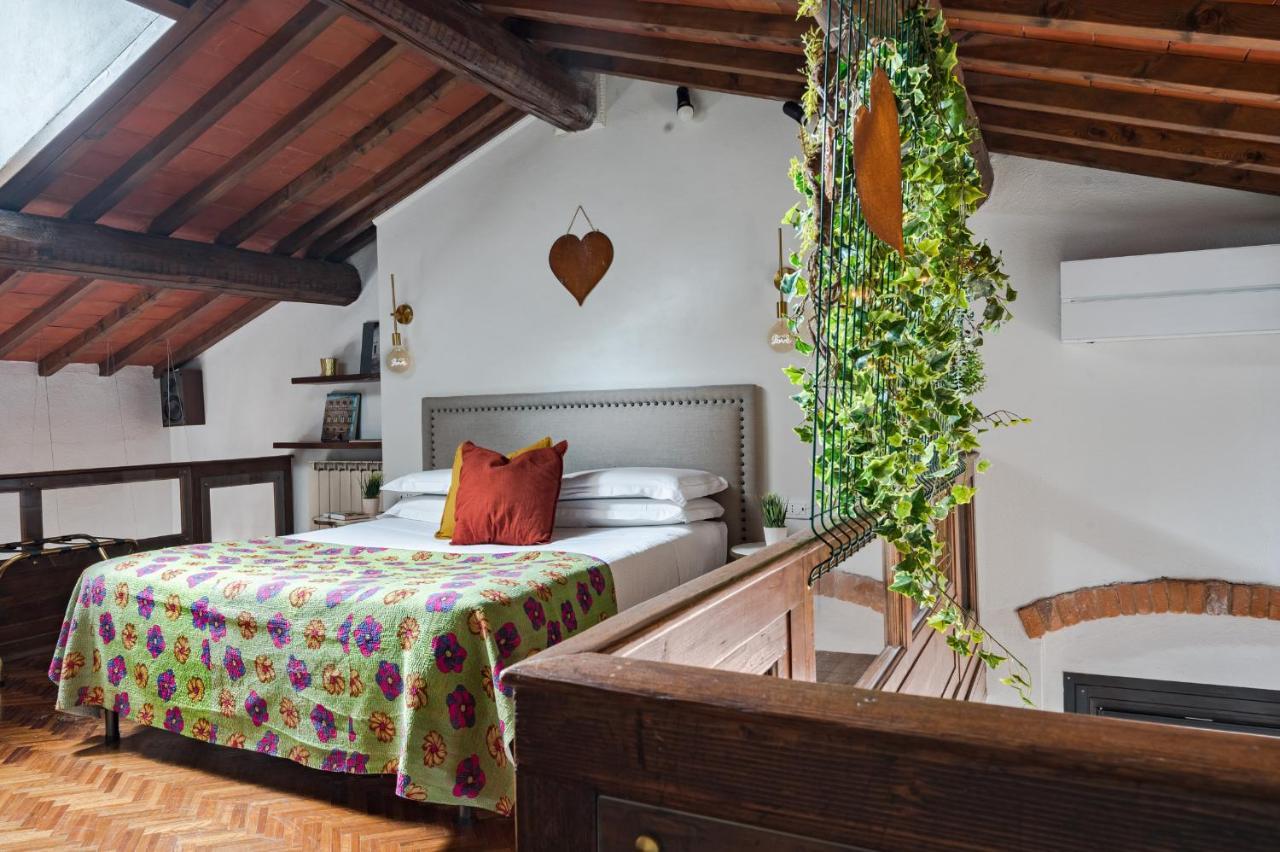 Via Lamberti, 3 - Florence Charming Apartments - Charming And Historic 5Th-Floor Attic Apartment With Elevator In A Building At The Heart Of Vibrant Florence, Just A 2-Minute Walk From All Attractions Zewnętrze zdjęcie