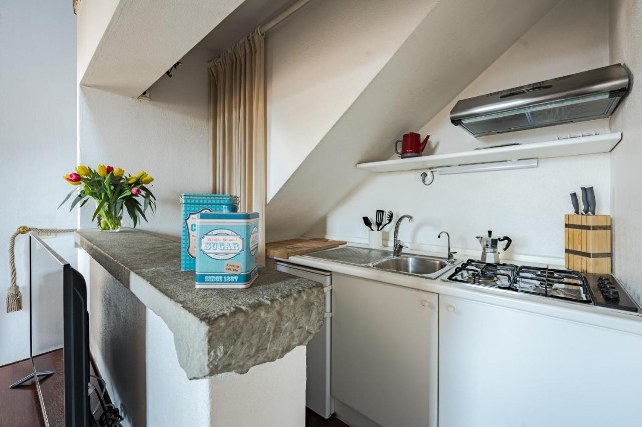 Via Lamberti, 3 - Florence Charming Apartments - Charming And Historic 5Th-Floor Attic Apartment With Elevator In A Building At The Heart Of Vibrant Florence, Just A 2-Minute Walk From All Attractions Zewnętrze zdjęcie