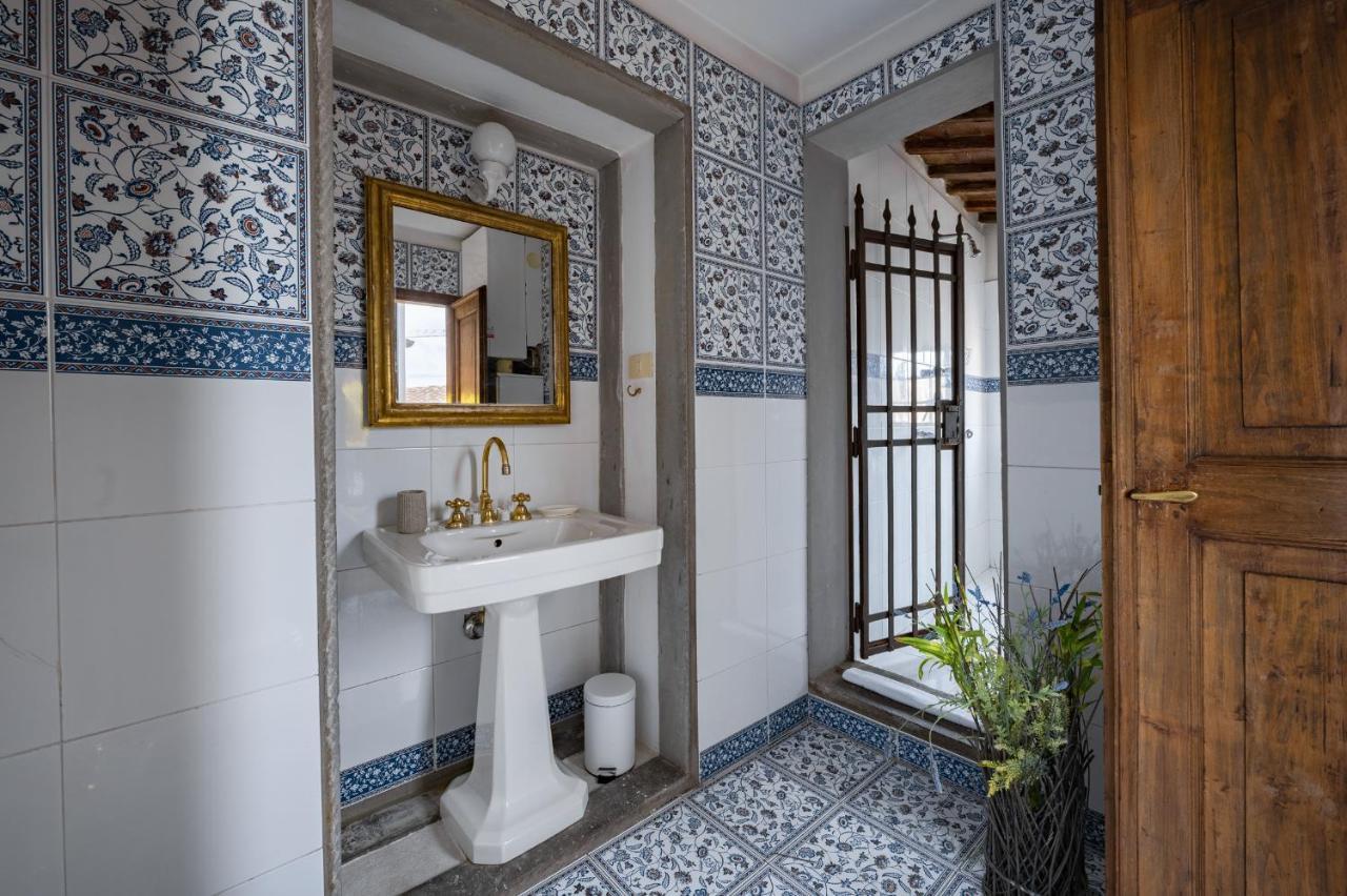 Via Lamberti, 3 - Florence Charming Apartments - Charming And Historic 5Th-Floor Attic Apartment With Elevator In A Building At The Heart Of Vibrant Florence, Just A 2-Minute Walk From All Attractions Zewnętrze zdjęcie