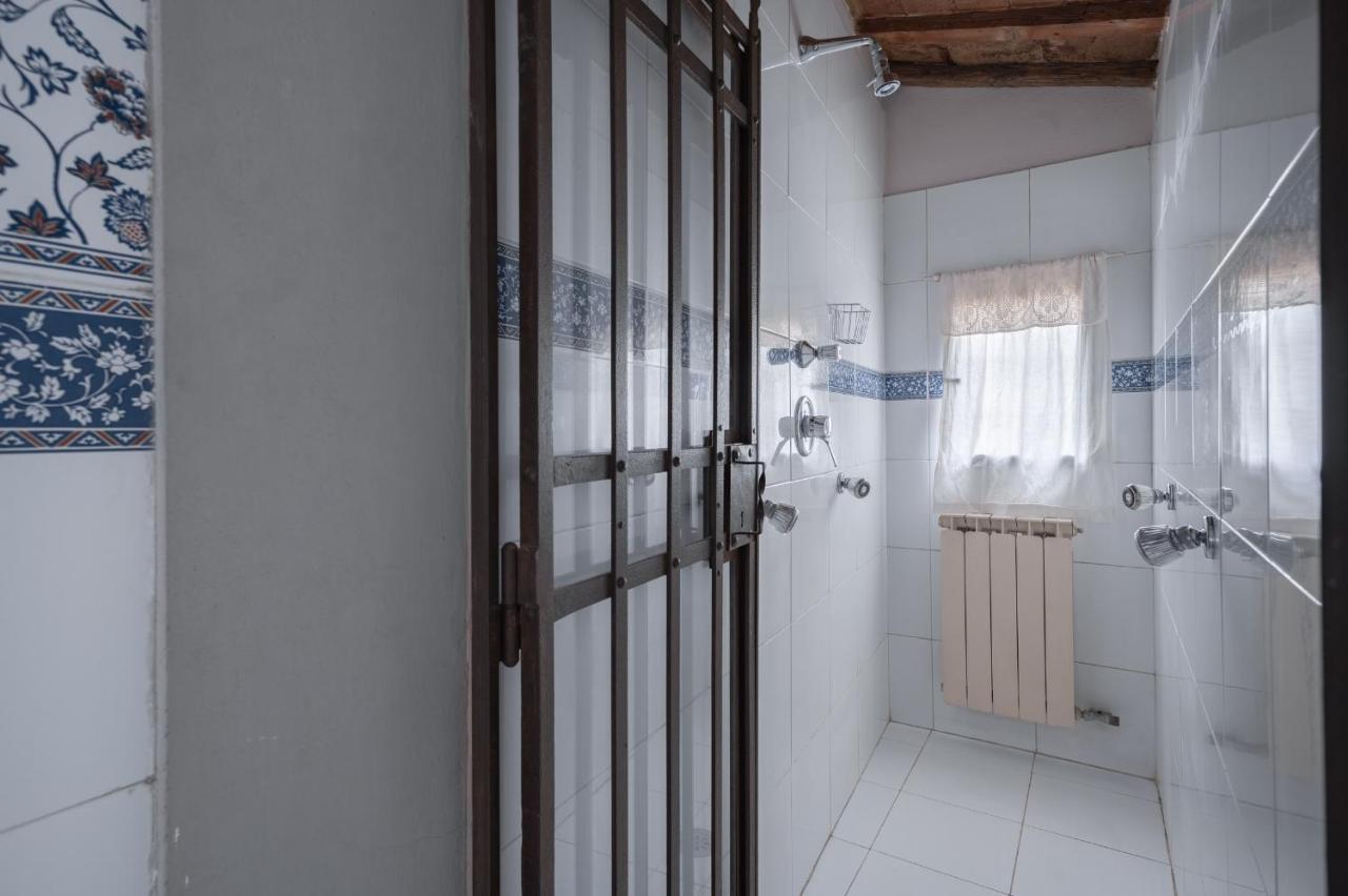 Via Lamberti, 3 - Florence Charming Apartments - Charming And Historic 5Th-Floor Attic Apartment With Elevator In A Building At The Heart Of Vibrant Florence, Just A 2-Minute Walk From All Attractions Zewnętrze zdjęcie