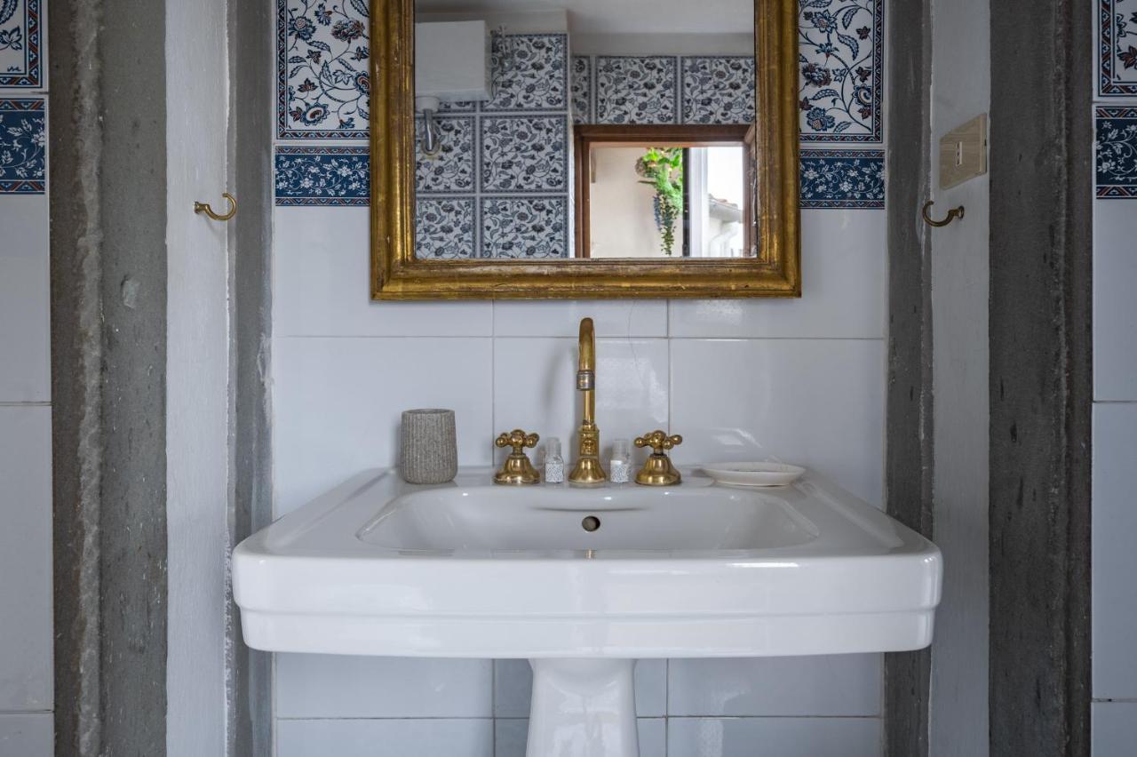 Via Lamberti, 3 - Florence Charming Apartments - Charming And Historic 5Th-Floor Attic Apartment With Elevator In A Building At The Heart Of Vibrant Florence, Just A 2-Minute Walk From All Attractions Zewnętrze zdjęcie