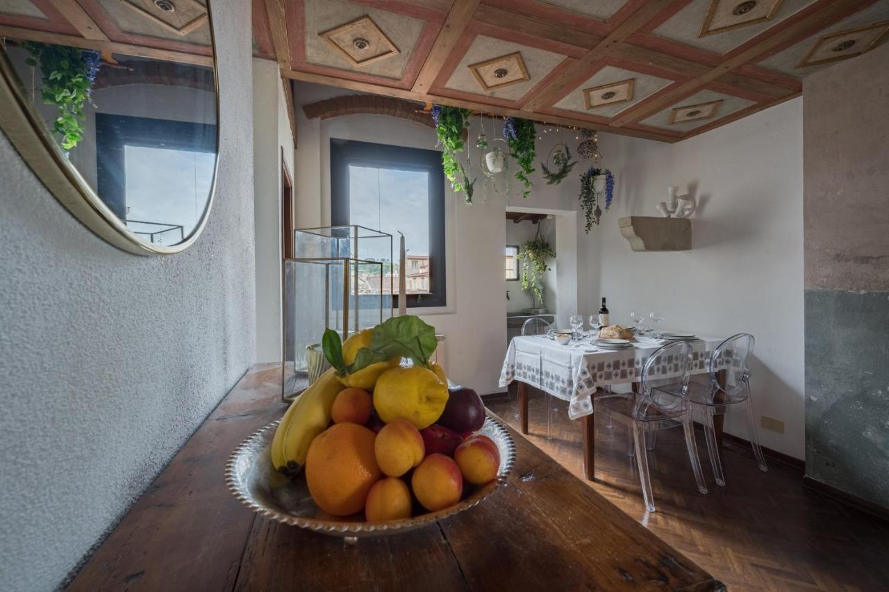 Via Lamberti, 3 - Florence Charming Apartments - Charming And Historic 5Th-Floor Attic Apartment With Elevator In A Building At The Heart Of Vibrant Florence, Just A 2-Minute Walk From All Attractions Zewnętrze zdjęcie