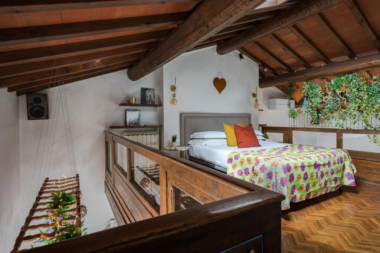 Via Lamberti, 3 - Florence Charming Apartments - Charming And Historic 5Th-Floor Attic Apartment With Elevator In A Building At The Heart Of Vibrant Florence, Just A 2-Minute Walk From All Attractions Zewnętrze zdjęcie